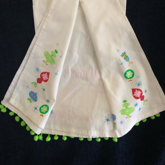 Mickey & Minnie making it Merry & bright tea towel - Picture 2 of 3